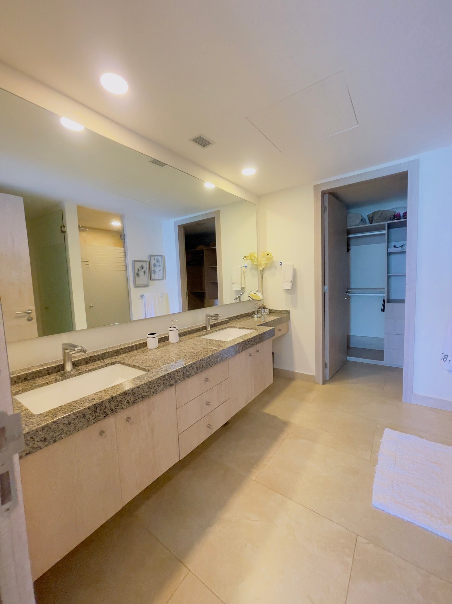 Delcanto Beach Front