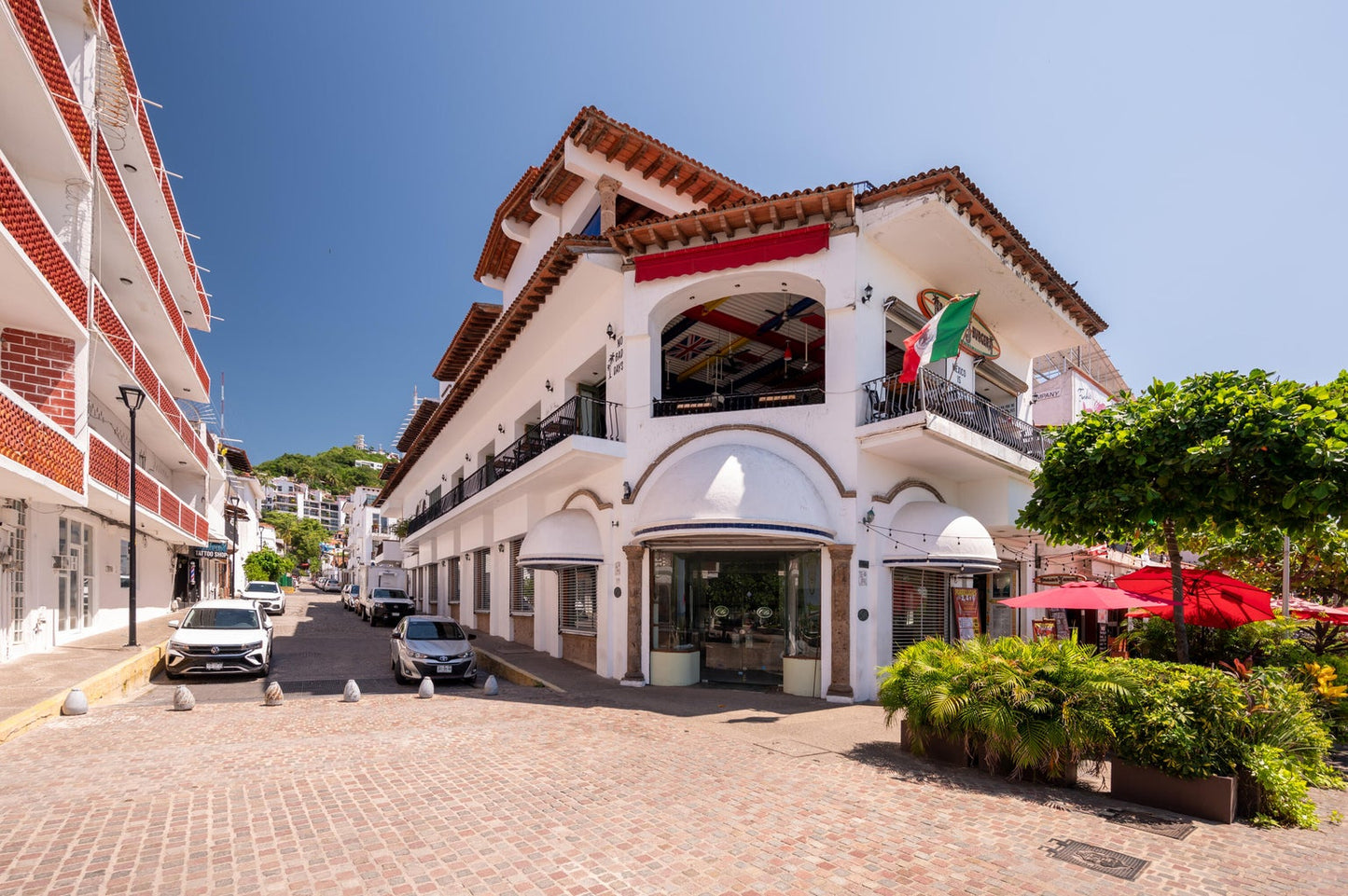 Comercial building on Puerto Vallarta Iconic Malecon for sale